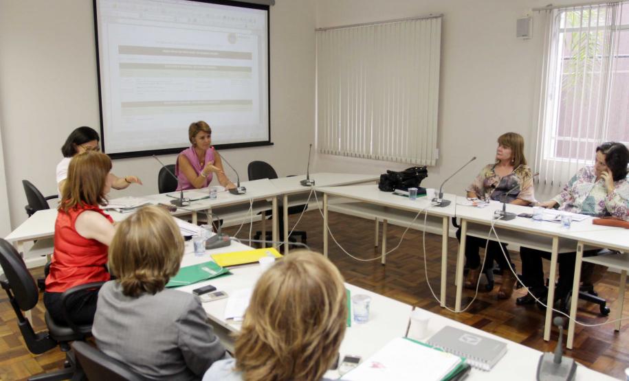 Secretária da Família e Desenvolvimento Social e presidente do Provopar Estadual, Fernanda Richa, participa da reunião da CIB.Foto:Rogério Machado/SEDS