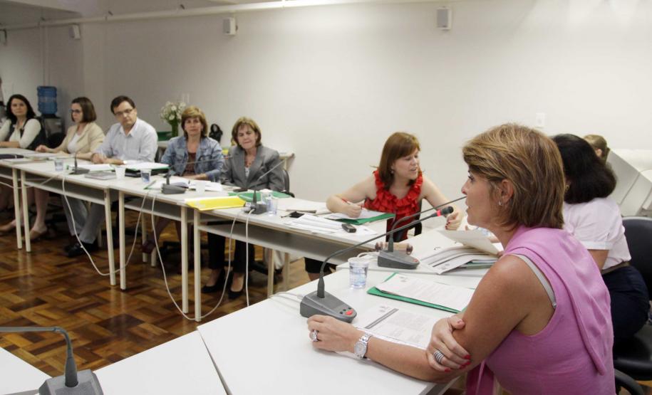 Secretária da Família e Desenvolvimento Social e presidente do Provopar Estadual, Fernanda Richa, participa da reunião da CIB.Foto:Rogério Machado/SEDS