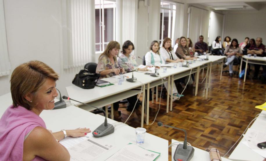 Secretária da Família e Desenvolvimento Social e presidente do Provopar Estadual, Fernanda Richa, participa da reunião da CIB.Foto:Rogério Machado/SEDS