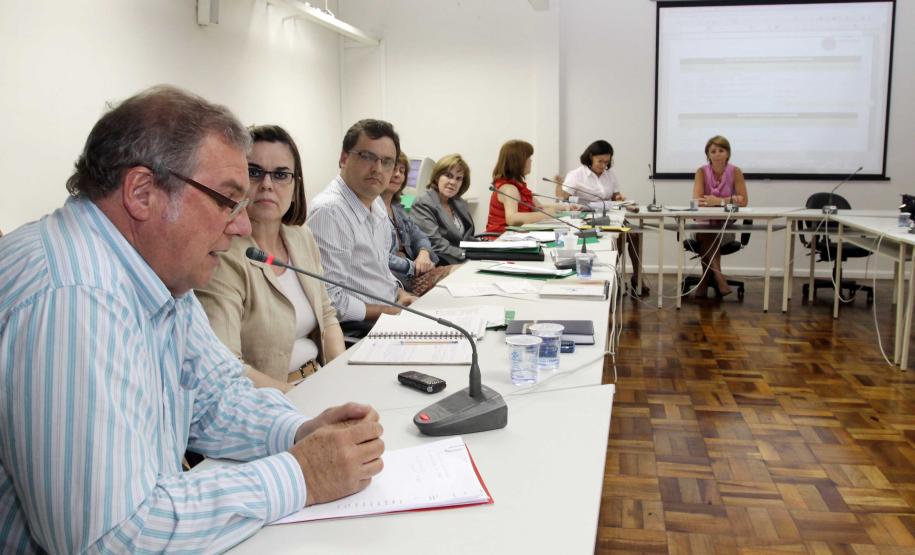 Secretária da Família e Desenvolvimento Social e presidente do Provopar Estadual, Fernanda Richa, participa da reunião da CIB.Foto:Rogério Machado/SEDS