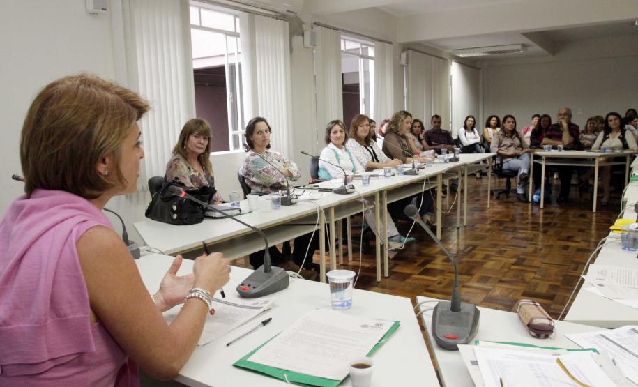 Secretária da Família e Desenvolvimento Social e presidente do Provopar Estadual, Fernanda Richa, participa da reunião da CIB.Foto:Rogério Machado/SEDS