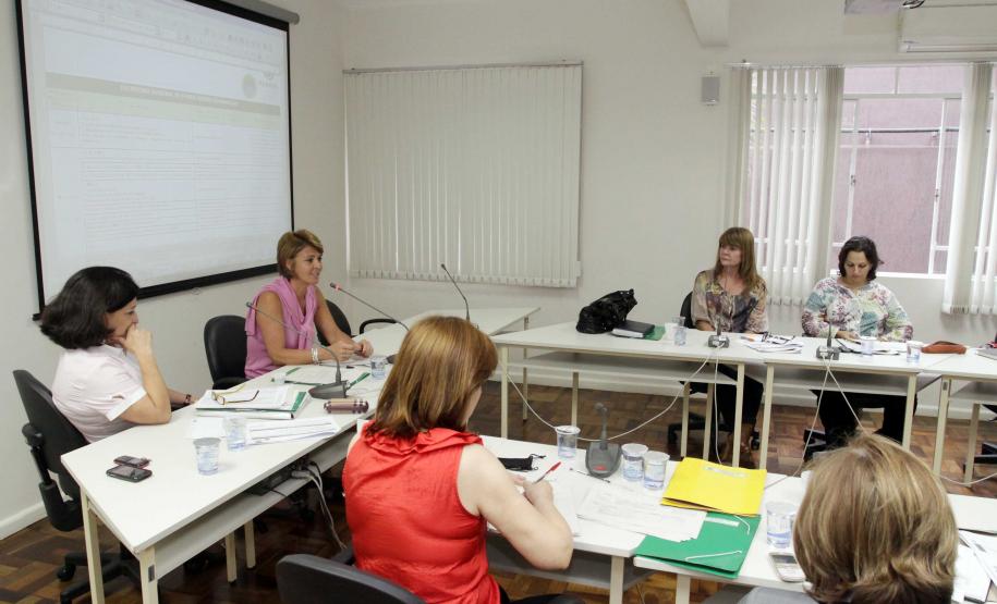 Secretária da Família e Desenvolvimento Social e presidente do Provopar Estadual, Fernanda Richa, participa da reunião da CIB.Foto:Rogério Machado/SEDS