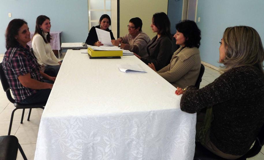 A Secretaria da Família e Desenvolvimento Social (Seds) realizou visita técnica ao município de Novo Itacolomi, região Norte do Estado, na segunda quinzena de julho. A equipe do escritório regional de Apucarana se reuniu com o órgão gestor de assistência social e técnicos do Centro de Referência de Assistência Social (Cras) para tratar de demandas referentes ao Plano de Providências e Metas da Comissão Intergestores Bipartite do Estado (Cib-PR).Foto:ER Apucarana
