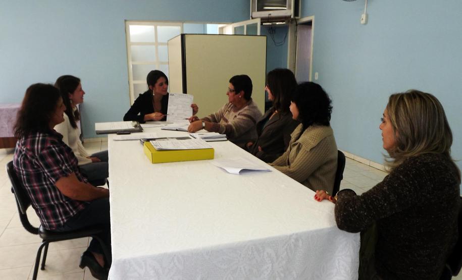 A Secretaria da Família e Desenvolvimento Social (Seds) realizou visita técnica ao município de Novo Itacolomi, região Norte do Estado, na segunda quinzena de julho. A equipe do escritório regional de Apucarana se reuniu com o órgão gestor de assistência social e técnicos do Centro de Referência de Assistência Social (Cras) para tratar de demandas referentes ao Plano de Providências e Metas da Comissão Intergestores Bipartite do Estado (Cib-PR).Foto:ER Apucarana